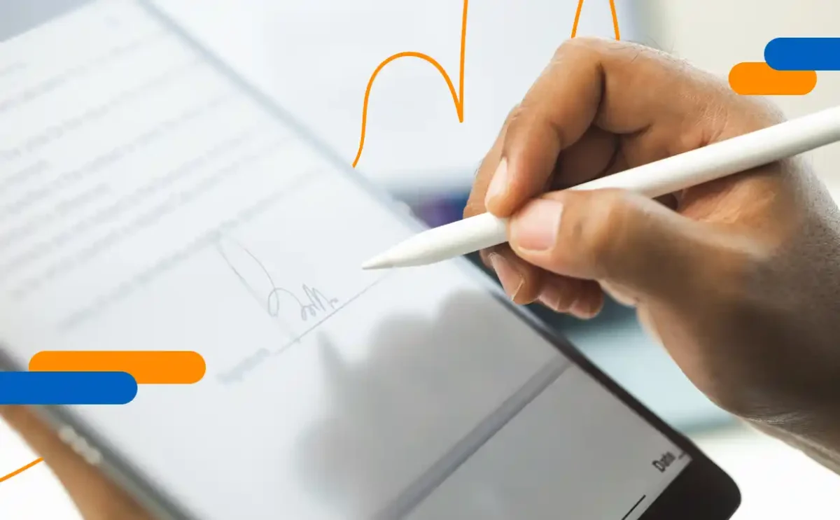 Mano firmando un documento con lápiz en una tablet, en representación de la diferencia entre firma electrónica y firma digital