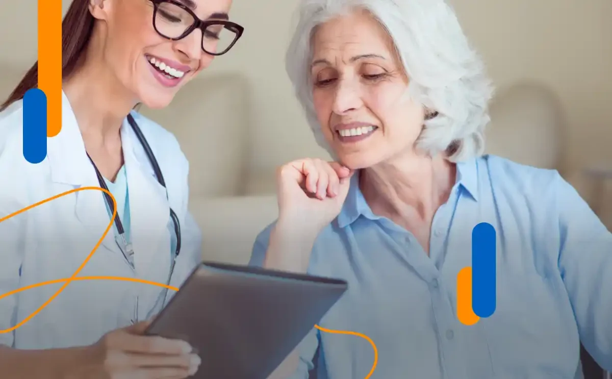 Profesional de salud y paciente revisando un documento de consentimiento informado digital en un dispositivo electrónico